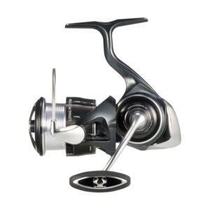 Vista general del carrete Daiwa Luvias PC LT3000-XH para spinning rápido y pesca con señuelos.