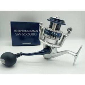 Vista general del carrete Shimano Saragosa 6000HG para spinning en mar, shore jigging y pesca con señuelos.